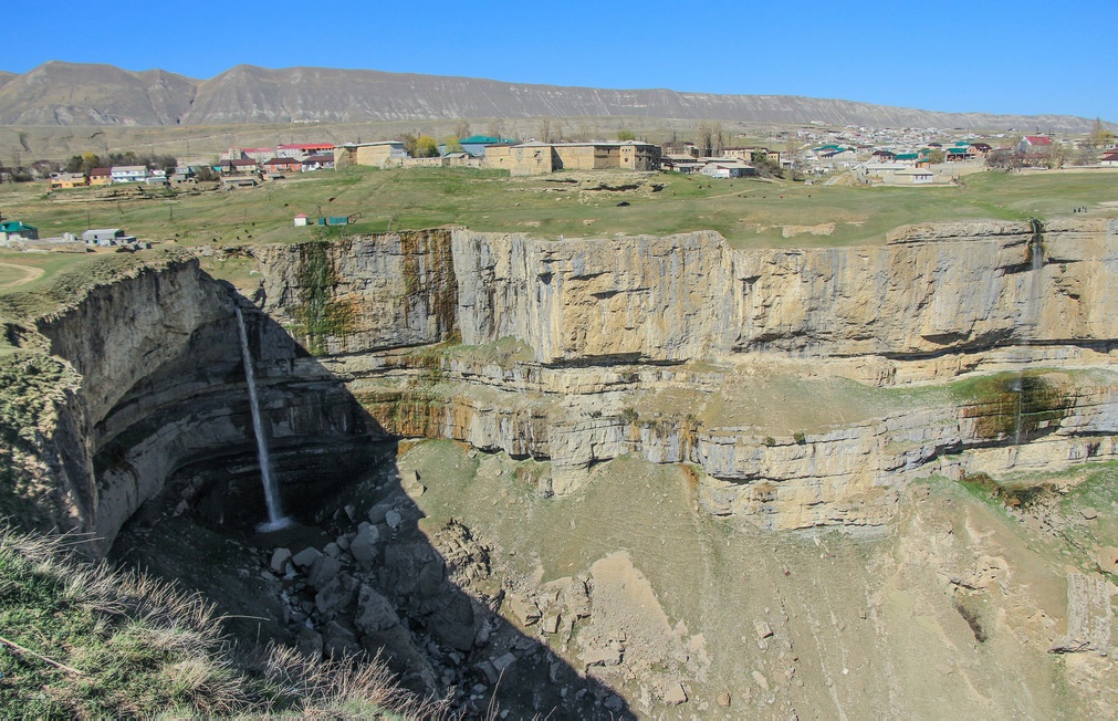 Водопад Тобот в каньоне