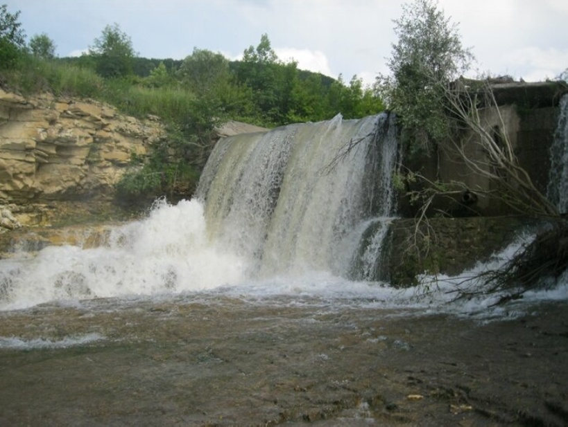 Водопад в верховьях Кумы Кавказ